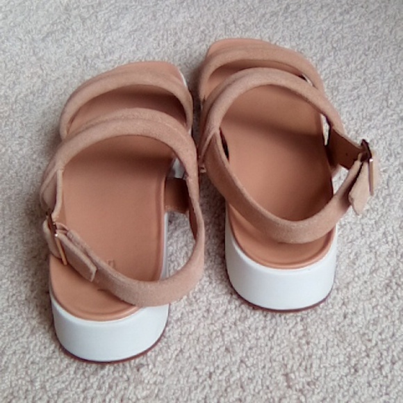 UGG Lynnden Slingback Platform sandals - Picture 7 of 9